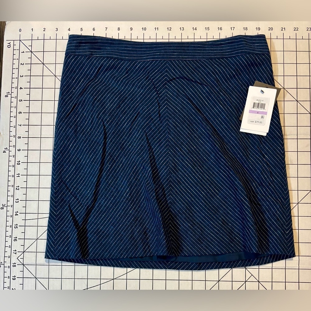 NWT DKNY Women’s Size 6 Striped Navy‎ Linen-Blend Skirt